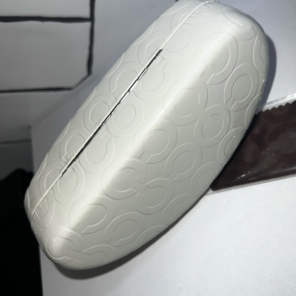 Coach - ivory new never used eyeglass case - Picture 3 of 3